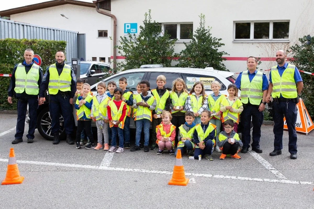 "Achtung Kinder überraschen" – die Aktion der Regionalpolizei Zofingen zum Schulbeginn