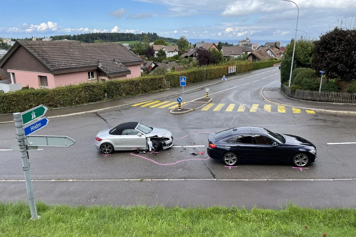 St. Gallen - Zwei verletzte Person nach Auffahrunfall