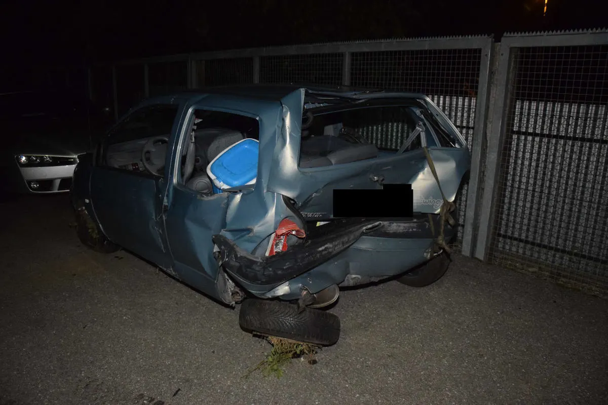 A1 Neuendorf SO – Auto kommt nach Auffahrkollision auf dem Dach liegend zum Stillstand