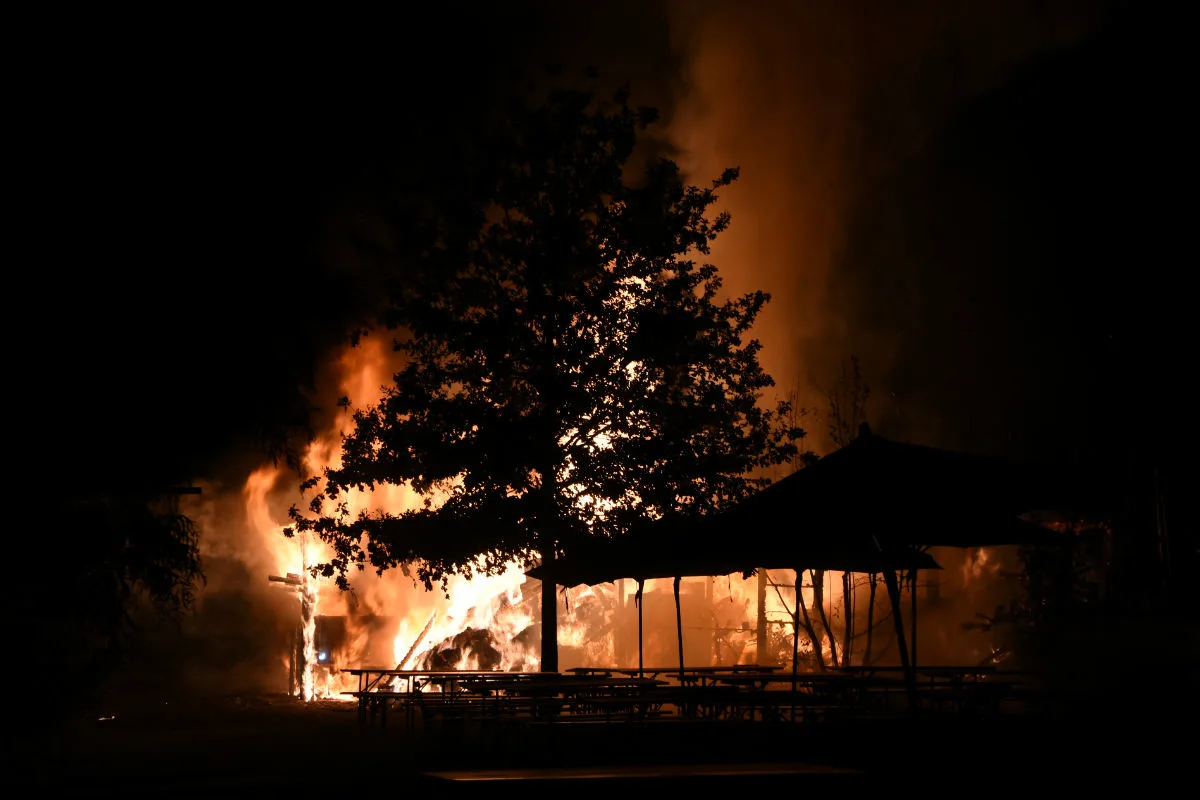 Rapperswil-Jona SG - Holz-Unterstand auf Bauernhof abgebrannt