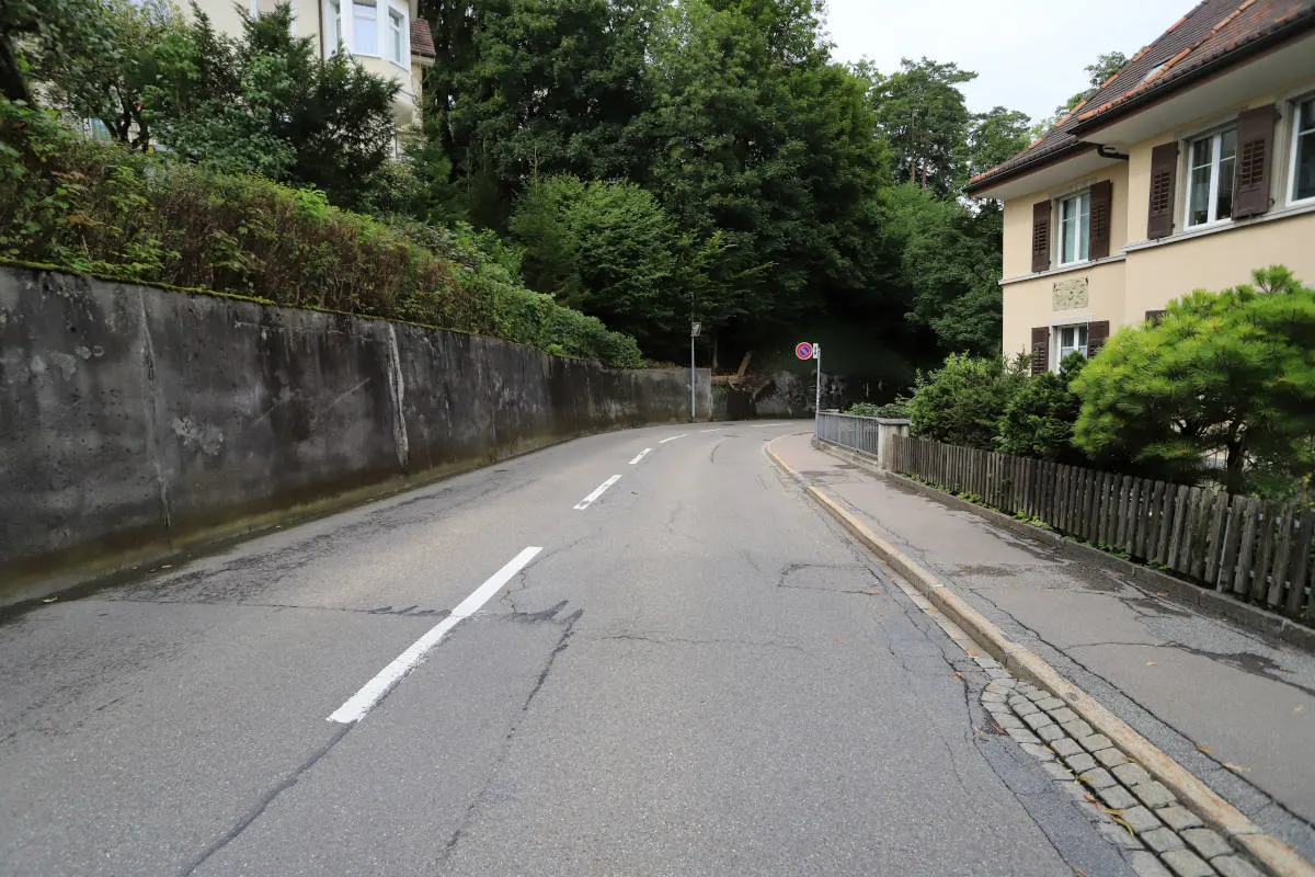 Stadt St.Gallen – Fahrradfahrer stürzt nach Kollision mit Auto