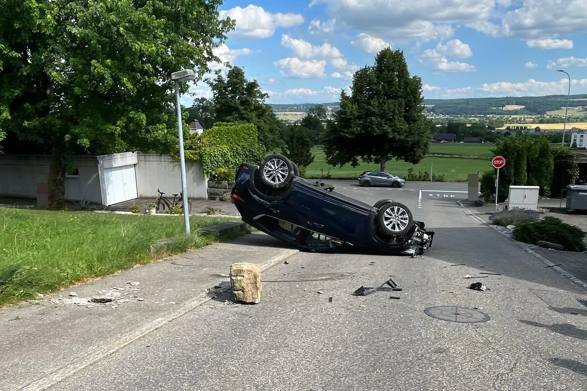 Bettlach SO – Auto überschlägt sich bei Unfall