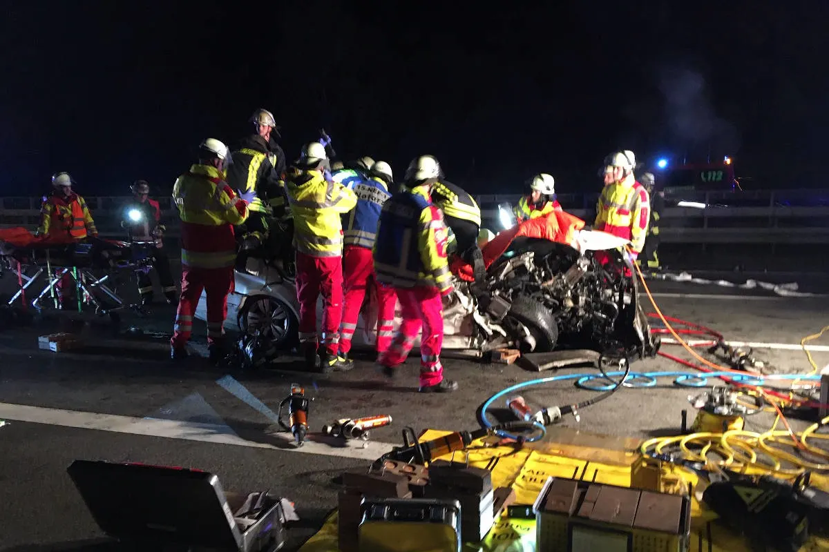 A2 Dortmund - Verkehrsunfall mit eingeklemmter Person