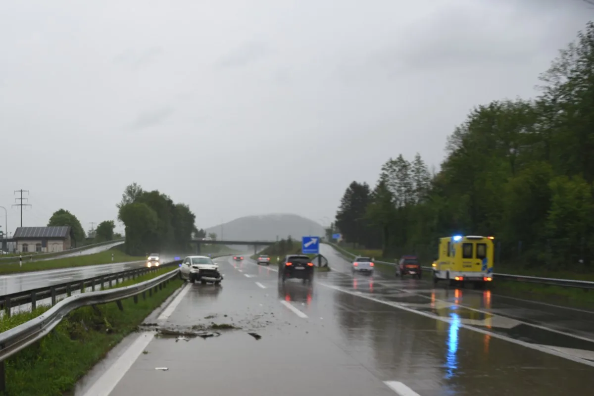 Oberriet SG - Fiat 500 gerät ins Schleudern