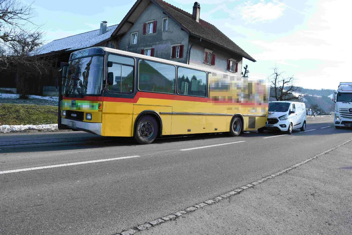 Lütisburg SG - Unfall nach gefährlichem Überholmanöver - Zeugenaufruf