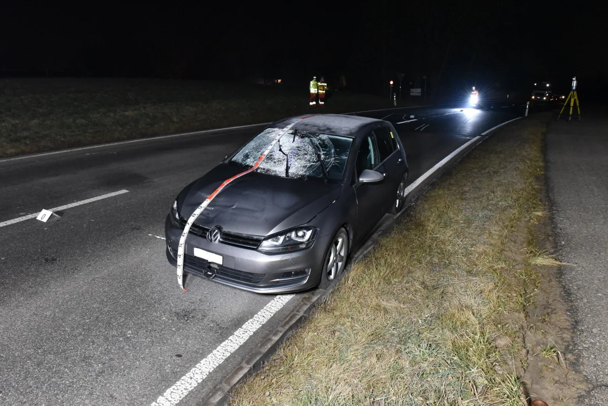 Steinmaur ZH - Junger Fussgänger bei Kollision schwer verletzt
