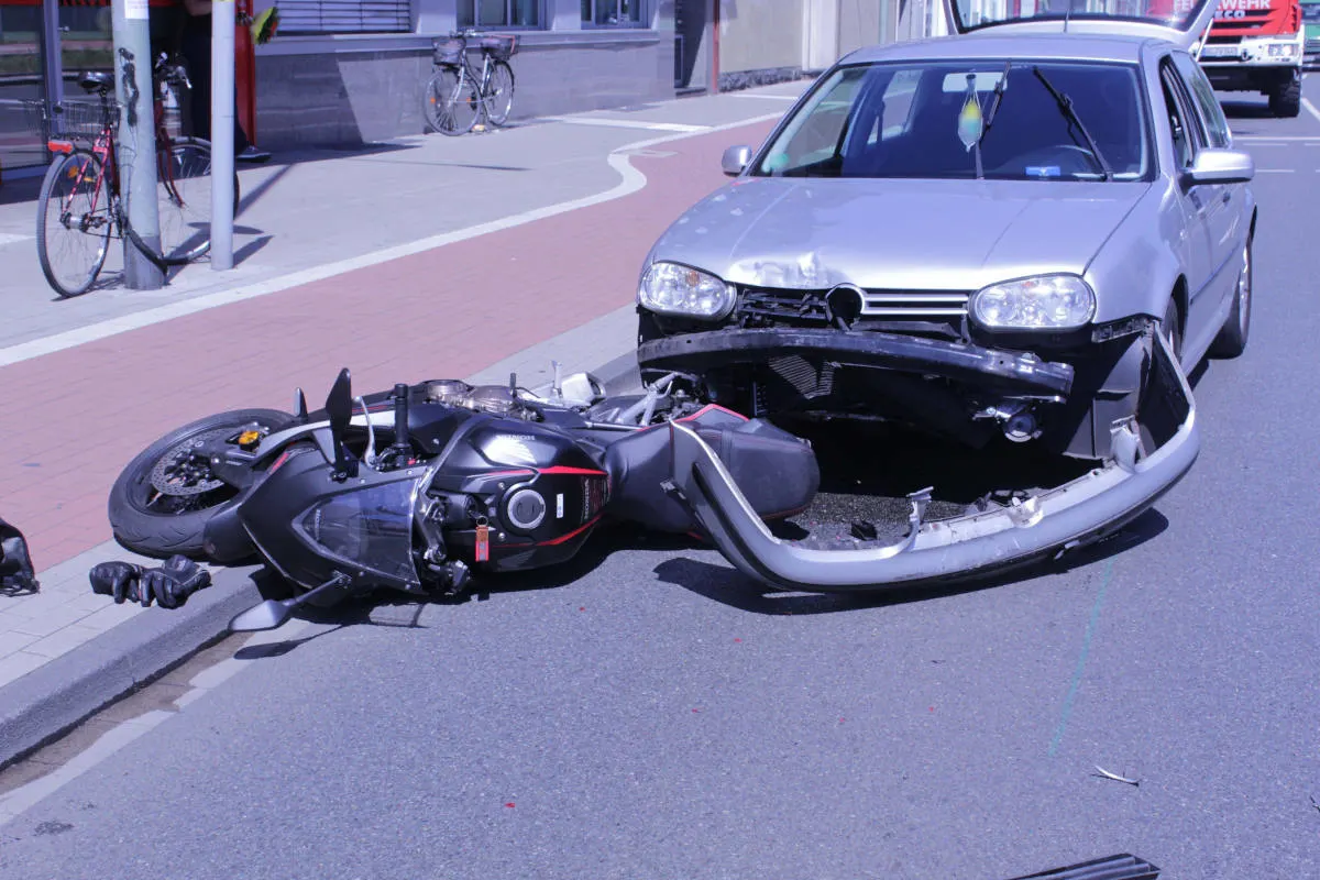 Neumühl und Wanheimerort – Zwei Fahrer bei Motorradunfälle verletzt