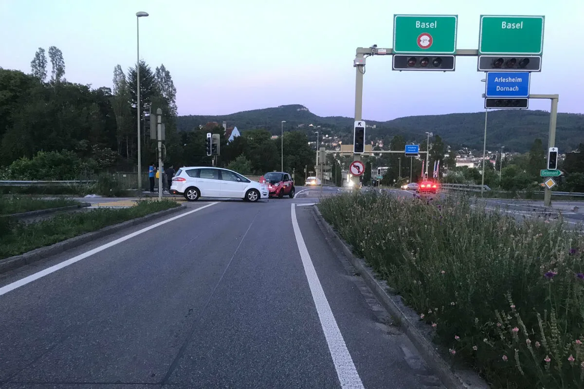 Reinach BL - Kollision zwischen zwei Personenwagen