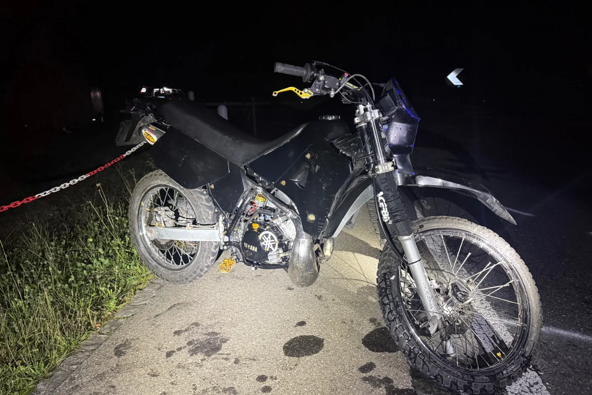 Unfall in St.Gallen – 15-Jähriger prallt mit Motorrad in Postauto