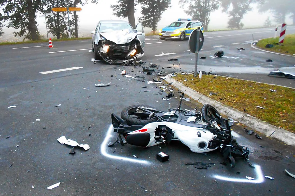 Stemmen - Verkehrsunfall mit einem schwer verletzten Kradfahrer