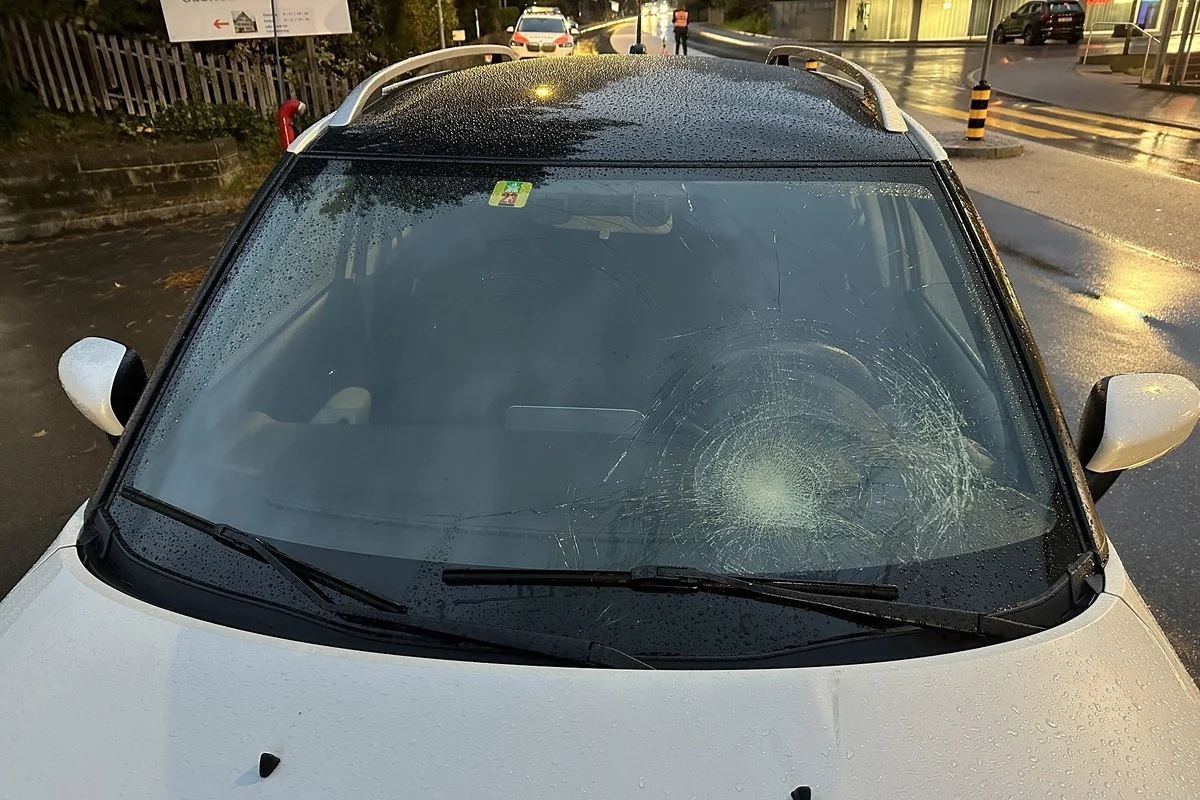 Teufen AR - Fussgängerin von einem Auto erfasst 