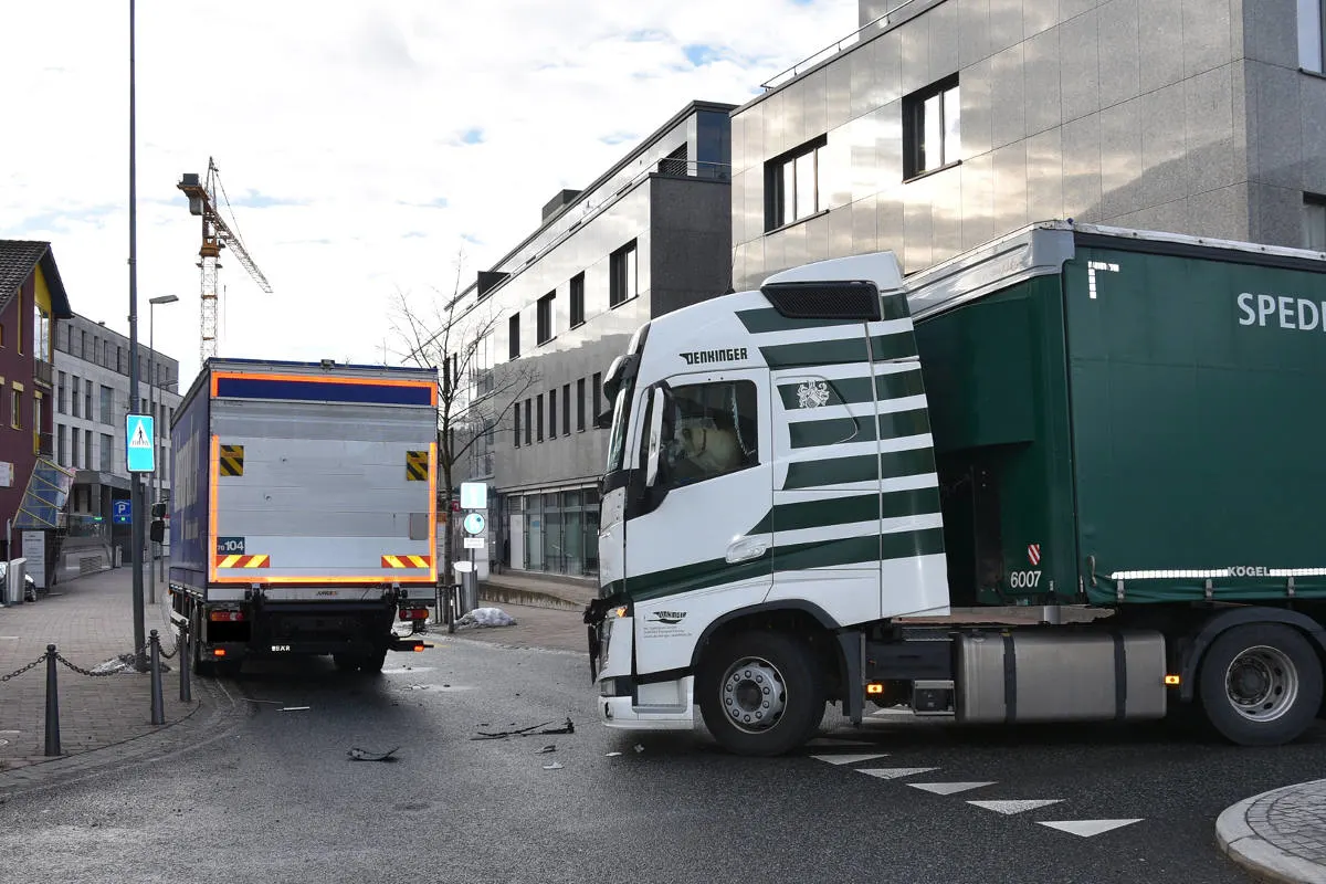 Schaan FL - Kollision zweier Lastwagen