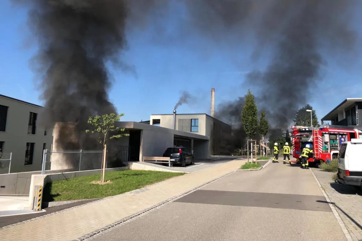 Anglikon AG - Brand in Einstellhalle von MFH-Überbauung
