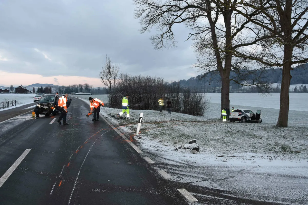 Niederbüren SG - Frontalkollision zwischen zwei Autos