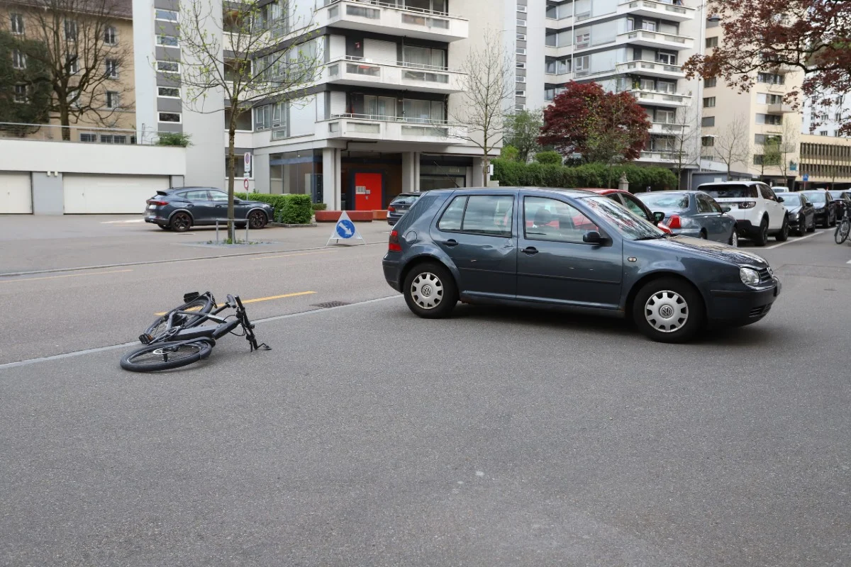 Stadt St. Gallen - Personenwagen kollidiert mit E-Bike