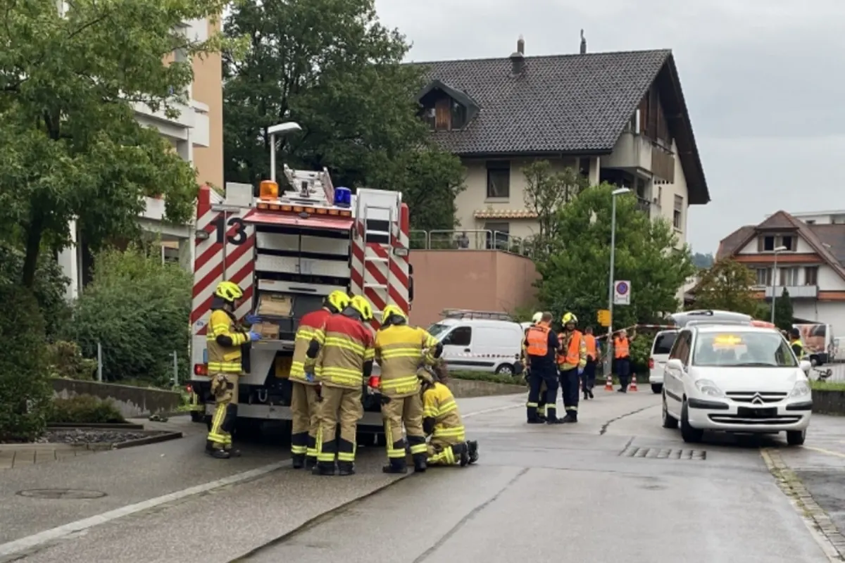 Baar ZG - Bein eines Sechsjährigen bei Unfall im Radkasten eingeklemmt