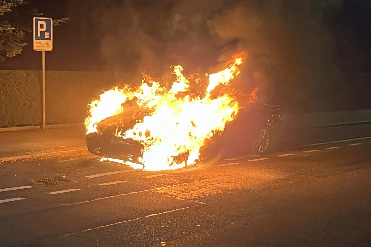 Luzern – Auto gerät während der Fahrt in Brand