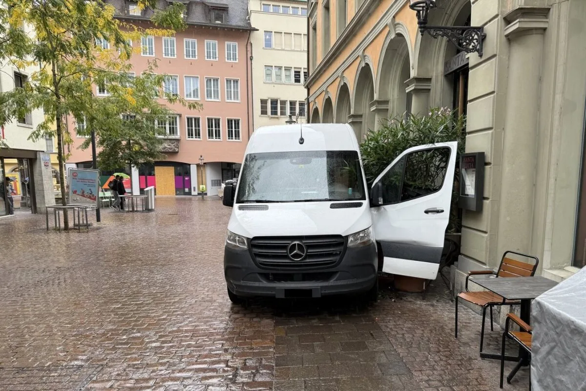 Schaffhausen SH – Ungesicherter Lieferwagen rollt in Restaurant