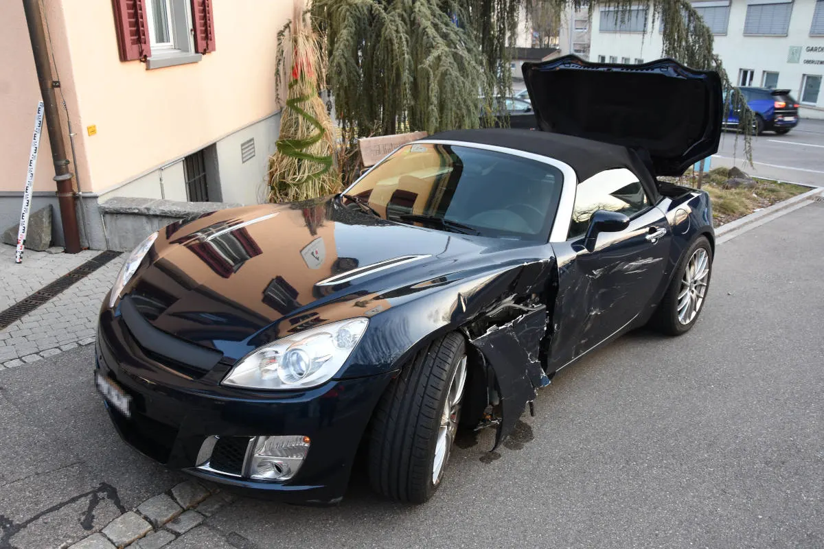 Oberuzwil SG – Verkehrsunfall mit zwei Autos