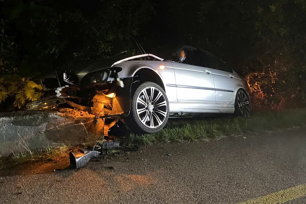 Heftiger Unfall in Bözen AG – Selbstunfall eines 19-jährigen Neulenkers