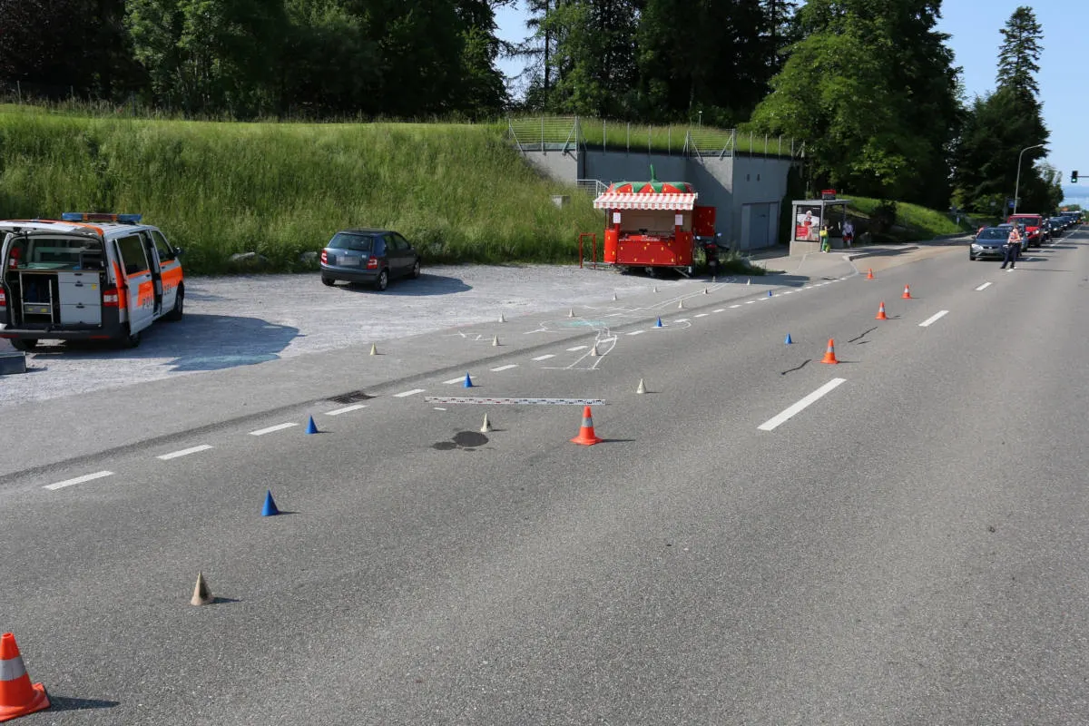 St.Gallen SG - Roller und Personenwagen kollidieren auf Rorschacher Strasse