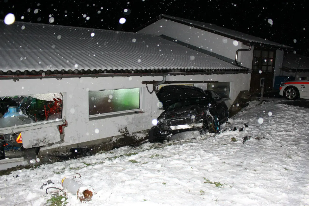 Brülisau AI - Selbstunfall bei winterlichen Verhältnissen