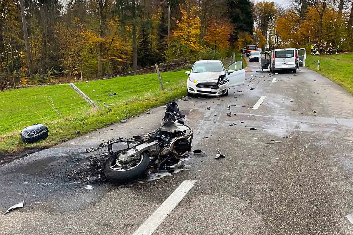 Horrorunfall in Rudolfstetten AG - Motorradfahrer tot!