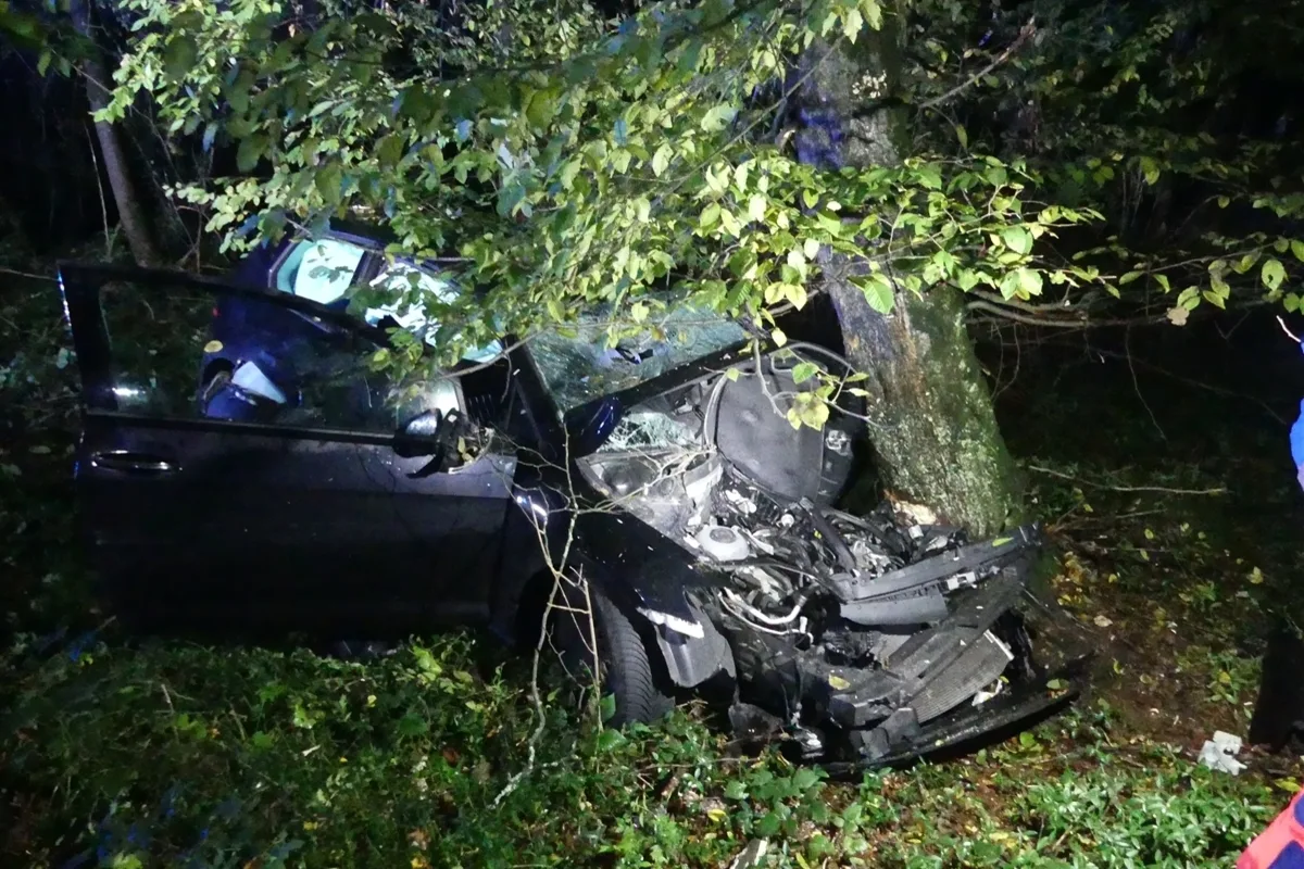 Nümbrecht NW - Zwei Schwerverletzte und hoher Sachschaden nach Unfall