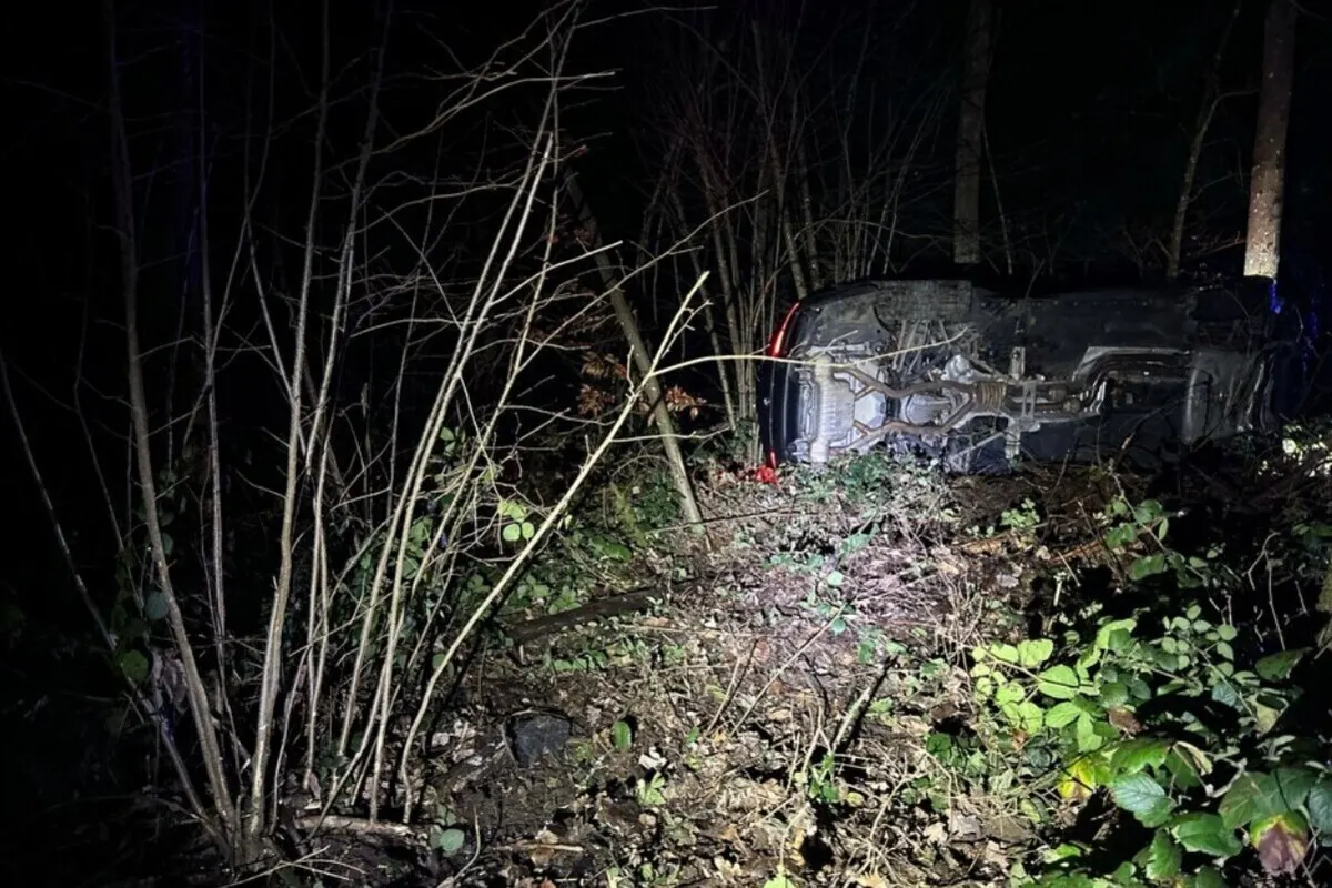 Sisseln AG - BMW überschlägt sich bei Unfall 
