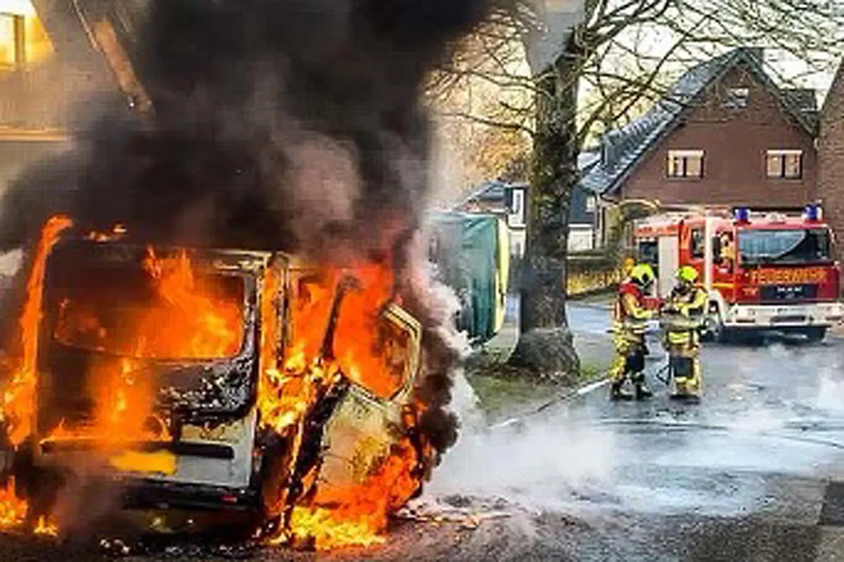 Feuerwehreinsatz in Stolberg - Brand eines Kleintransporter