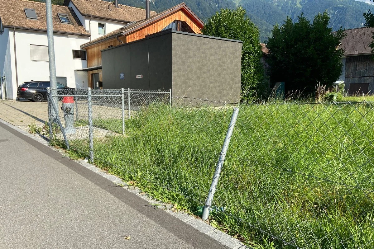 Triesen FL - Unfallstelle nach Kollision verlassen