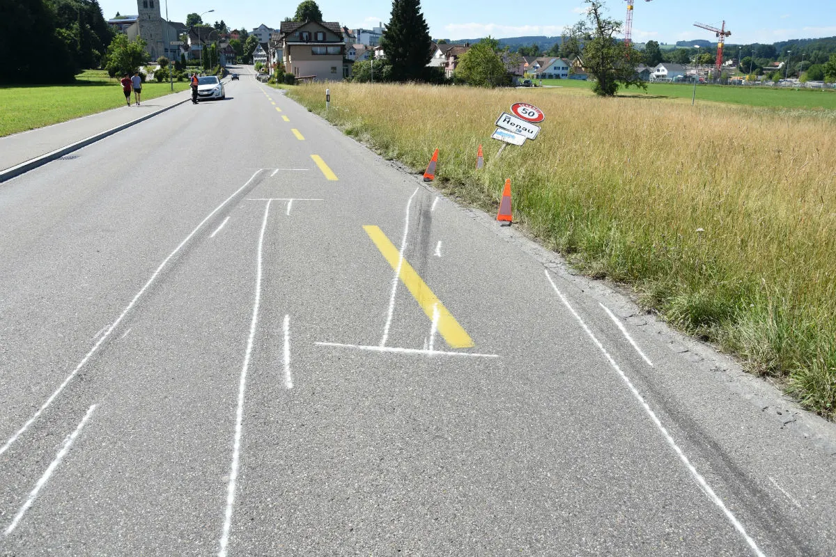 Henau SG - In Ortstafel gekracht - Zeugenaufruf