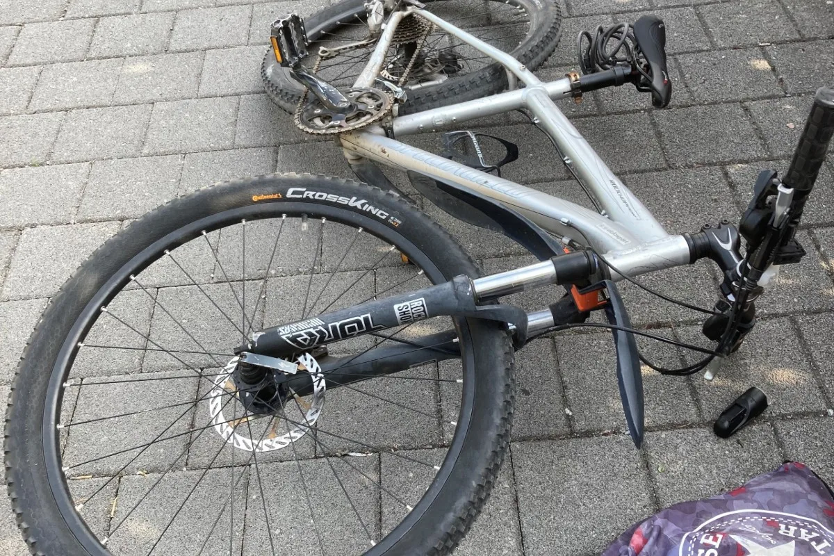 Oberurnen GL - 13-Jähriger nach Velounfall mit der Rega ins Spital geflogen
