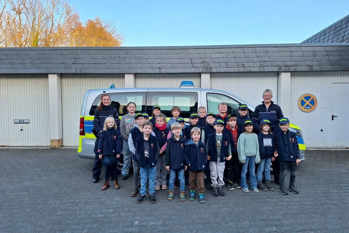 Olpe – LöschKids besuchen Polizeiwache