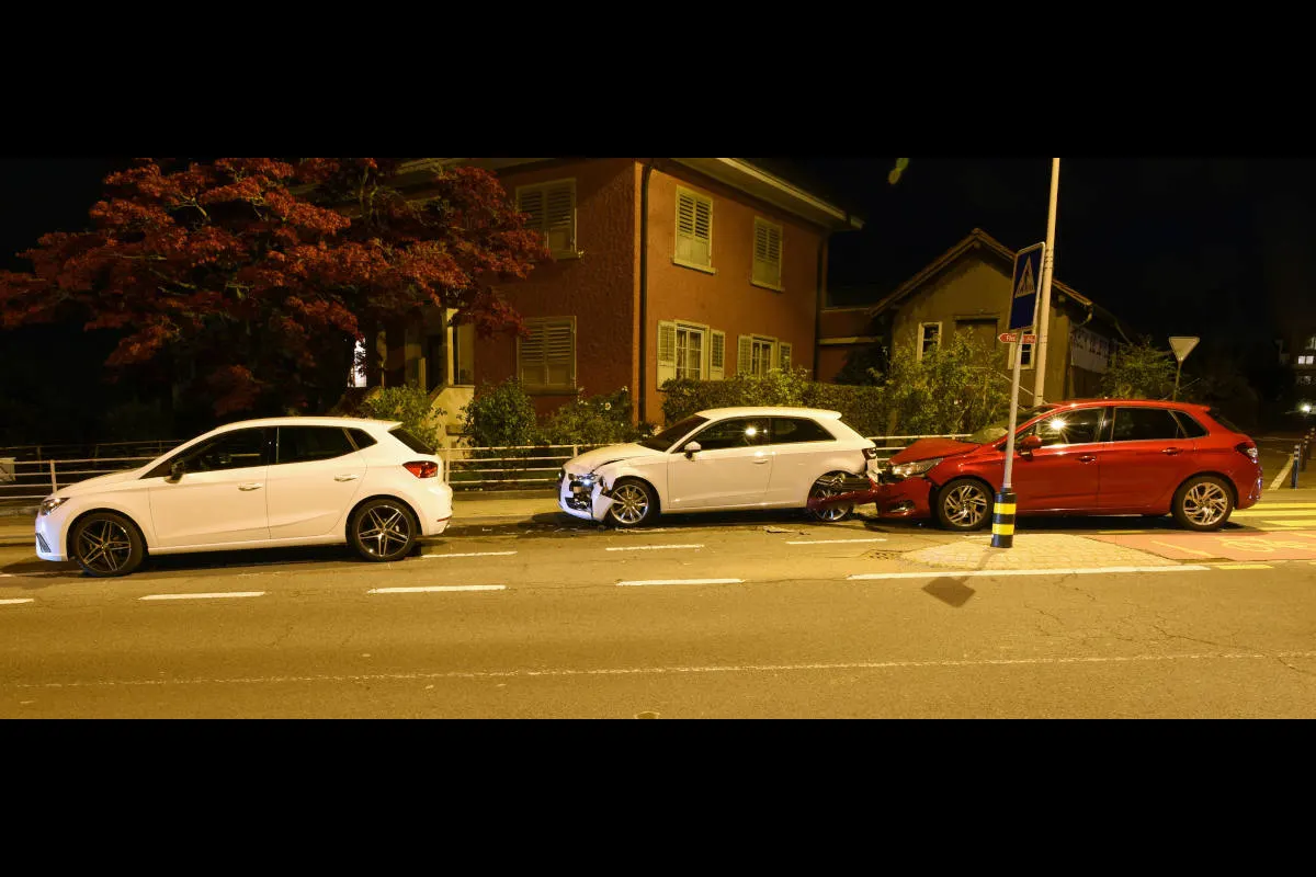 Heftiger Unfall in Beromünster LU – Auffahrkollision zwischen drei Autos
