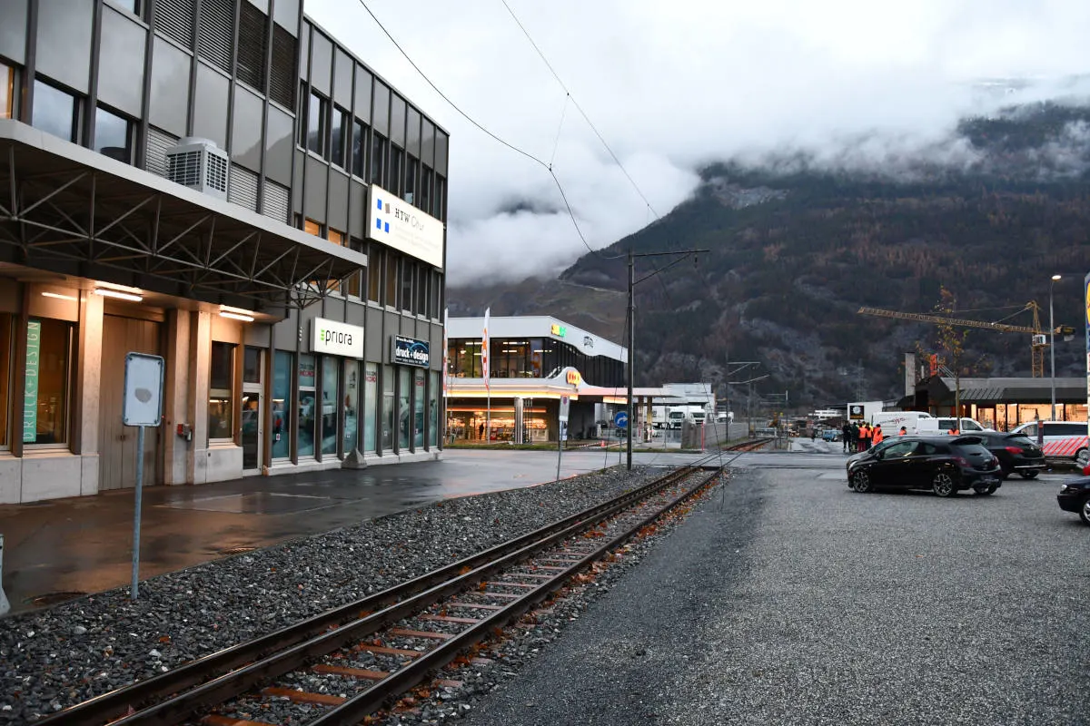 Chur GR - Fahrleitung durch Lastwagenkran heruntergerissen