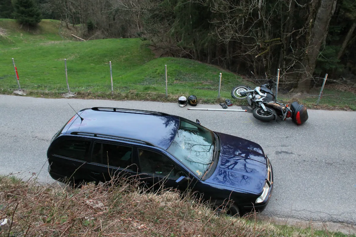 Eggerstanden AI - Frontalkollision zwischen Auto und Motorrad