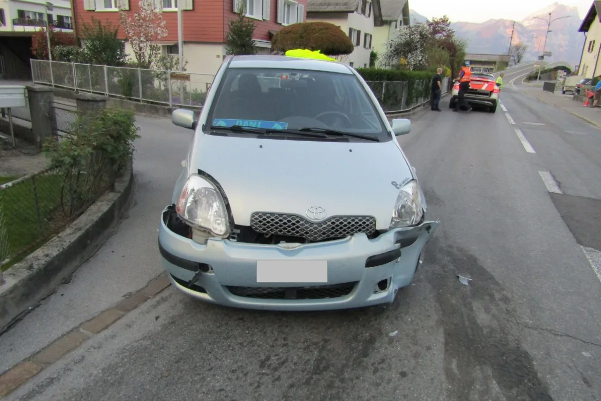 Oberurnen GL - Auto übersehen und verunfallt