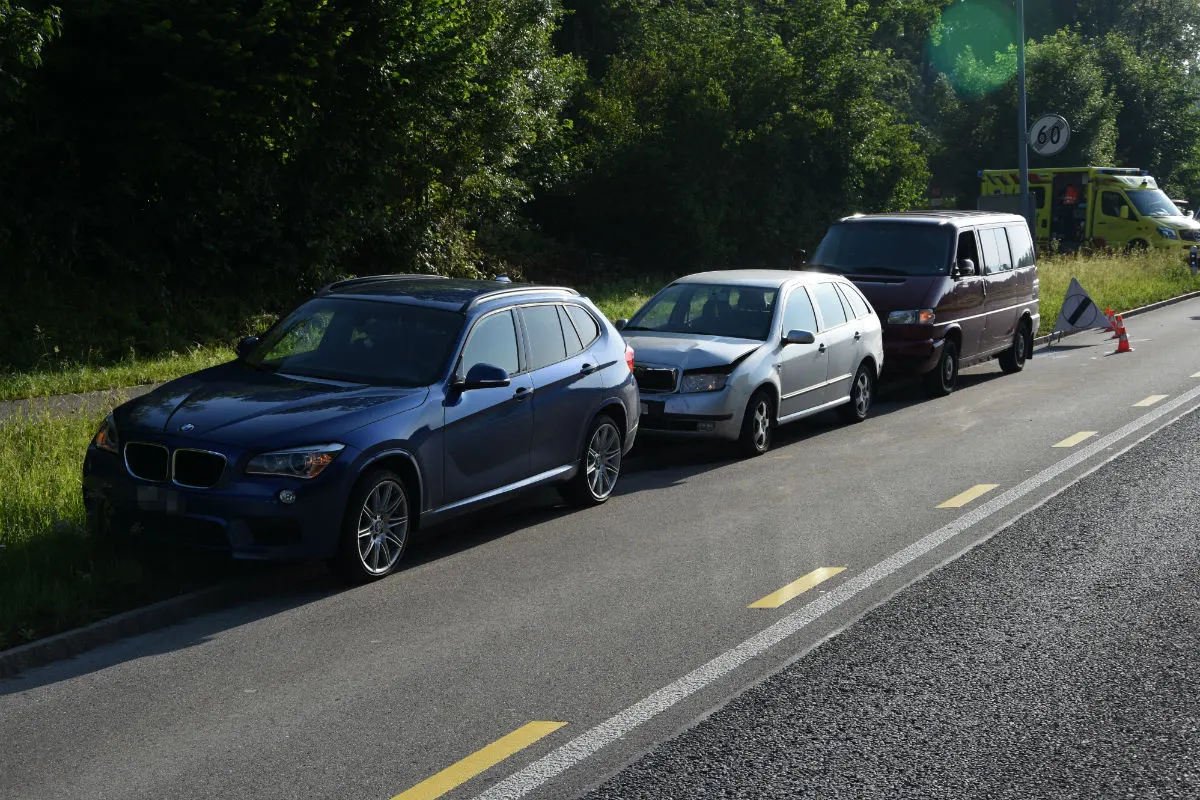 Rapperswil-Jona SG - Auffahrcrash mit drei Autos