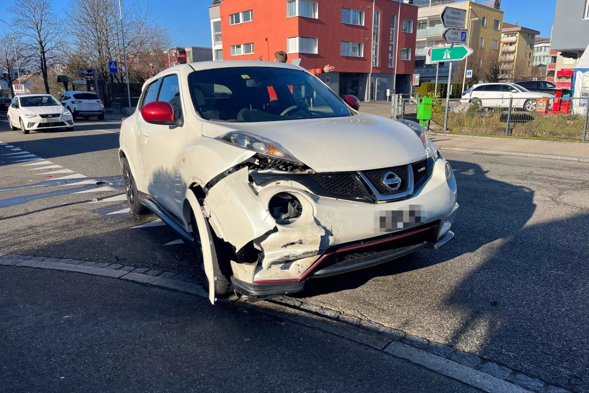 Gossau SG - Verkehrsunfall zwischen zwei Autos – Fahrer alkoholisiert