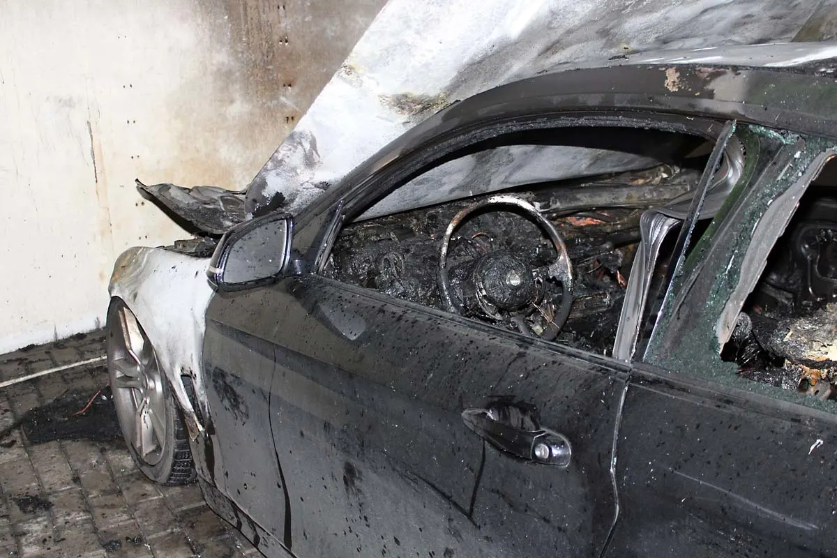 PKW-Brand in Tiefgarage in Bad Oeynhausen - Mehrere Anwohner evakuiert!