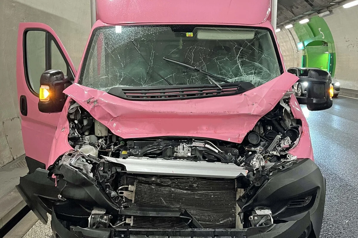 Stadt Luzern - Unfall im Tunnel Reussport führt zu Verkehrsbehinderungen im Morgenverkehr