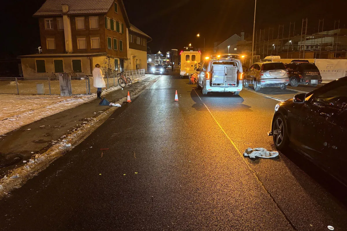 Schwerer Unfall in Heerbrugg SG – Auto erfasst Fussgängerin