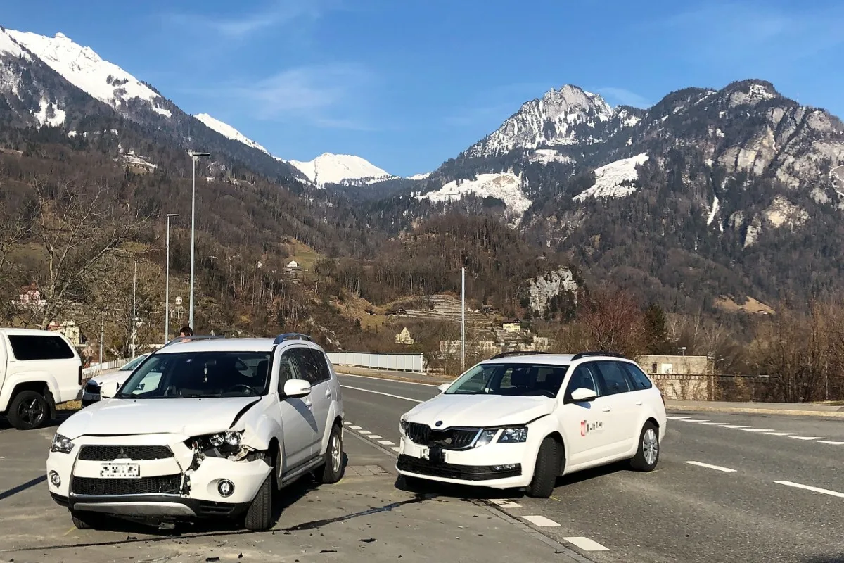 Mollis GL - Beim Unfall wurde niemand verletzt