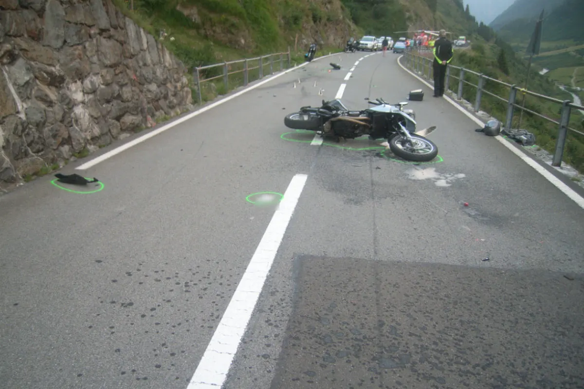 Andermatt / Wassen UR - Motorradunfälle auf Urner Strassen – Drei Personen verletzt 