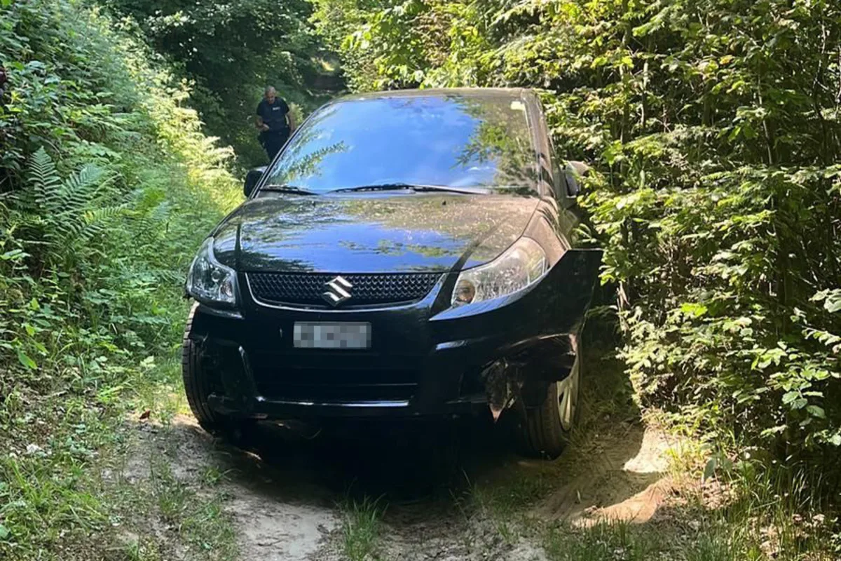 Zofingen AG - Mit dem Auto auf einem Wanderweg stecken geblieben 