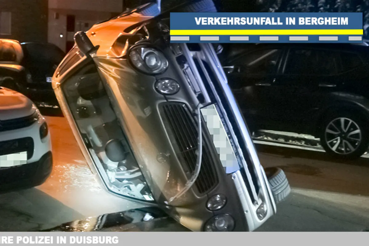 Alkoholisierter Fahrer kippt mit seinem Mercedes um