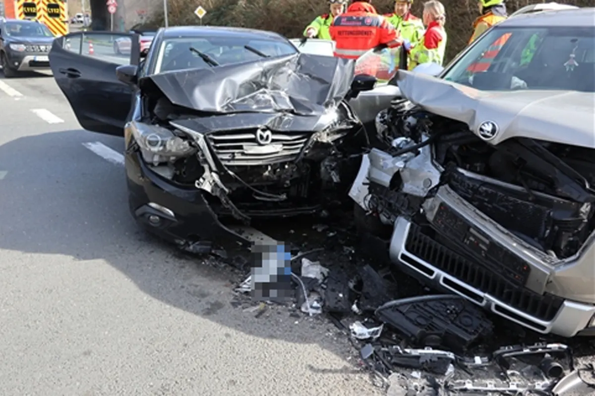 Ratingen NW - 50-Jähriger bei Unfall schwer verletzt 