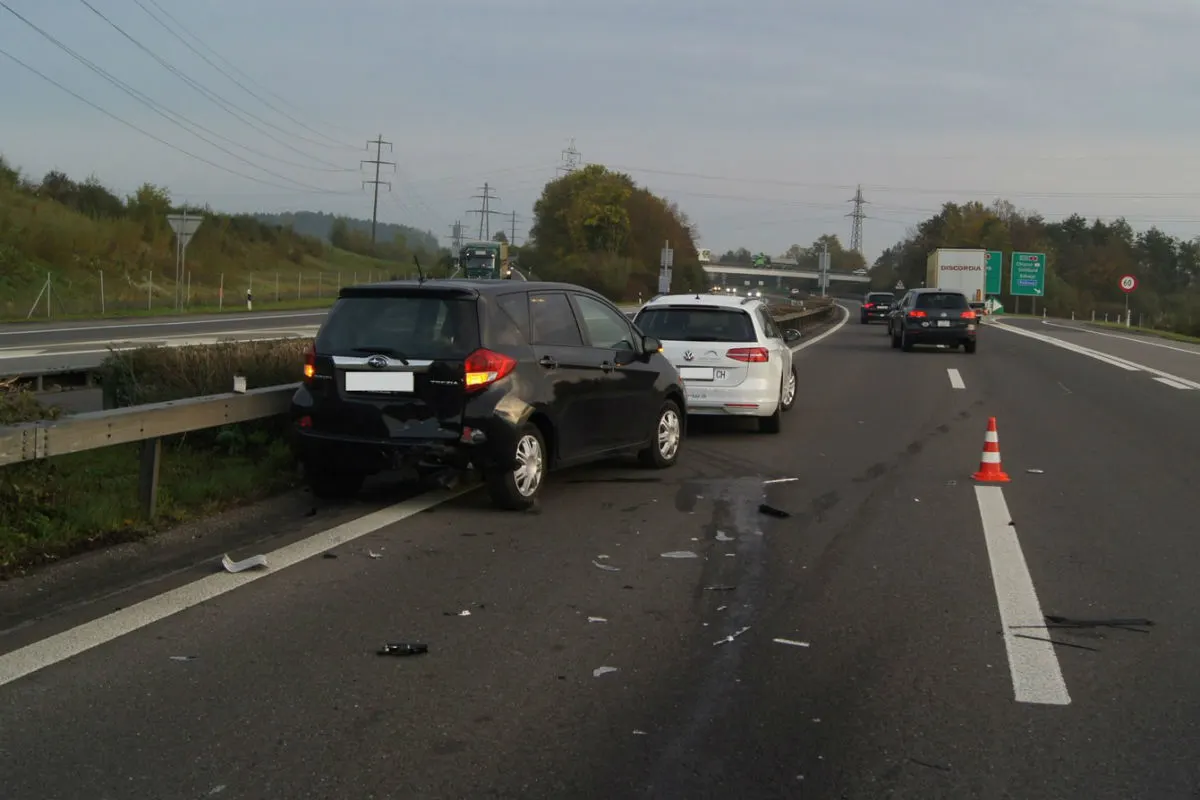 Risch Rotkreuz ZG -  Auffahrunfall – Polizei lobt Rettungsgasse