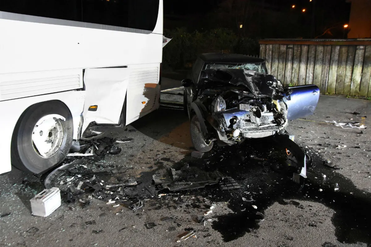 Staad SG - In parkierten Car geprallt